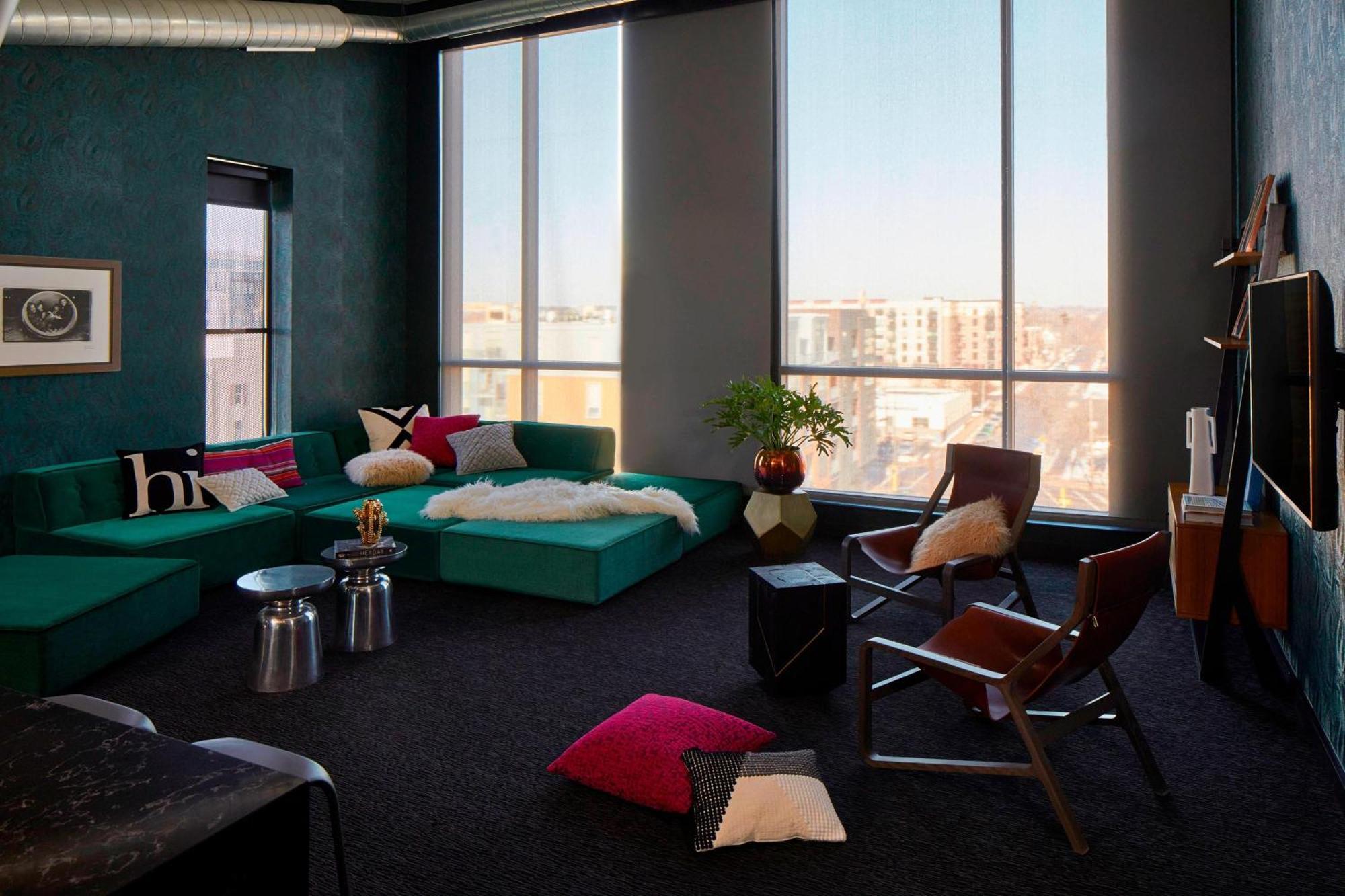 Moxy Minneapolis Uptown Екстериор снимка
